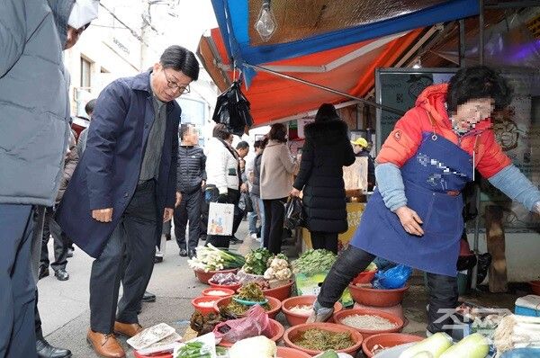대구 북구청 설맞이 전통시장 장보기 행사 모습. [대구 북구청]