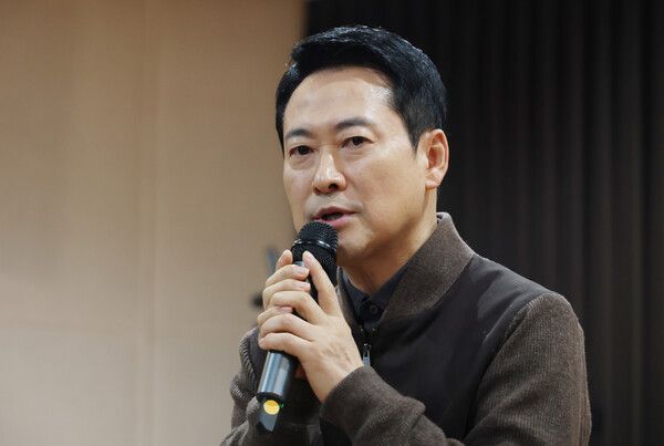 국민의힘 장동혁 대표가 13일 서울 중구 중림종합사회복지관에서 열린 약자와의 동행위원회 설맞이 봉사활동에서 인사말을 하고 있다. [연합뉴스]