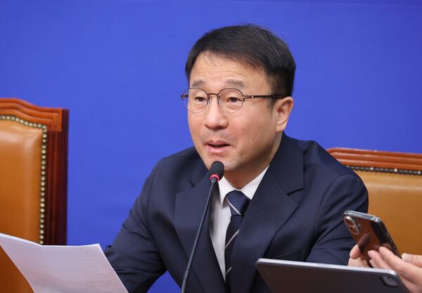 더불어민주당 한병도 원내대표가 2일 서울 여의도 국회에서 열린 최고위원회의에서 발언하고 있다. [연합뉴스]