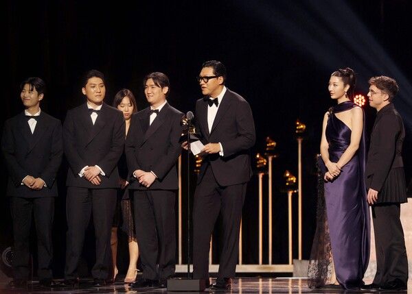 제68회 그래미 어워즈에서 수상한 '케이팝 데몬 헌터스' OST '골든' 작곡진. 왼쪽부터 아이디오(이유한 곽중규 남희동), 24(서정훈). [AFP 연합뉴스]