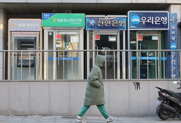 서울 시내에 설치된 은행 ATM기. [연합뉴스]