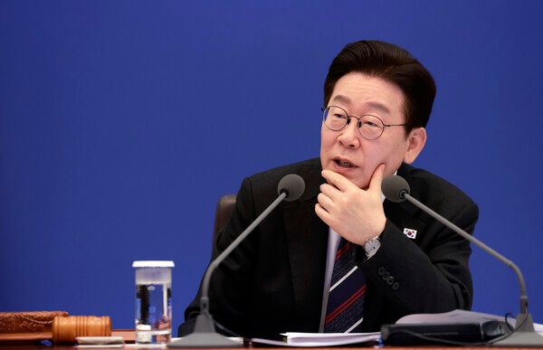 이재명 대통령이 24일 청와대에서 열린 국무회의에서 발언하고 있다. [연합뉴스]