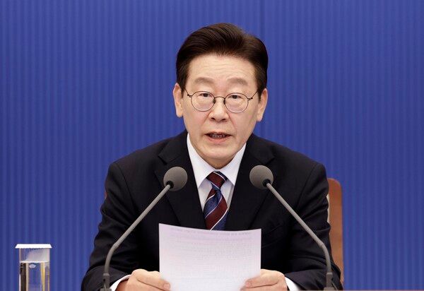 &nbsp;이재명&nbsp;대통령이 26일 청와대에서 열린 수석보좌관회의에서 발언하고 있다. [연합뉴스]