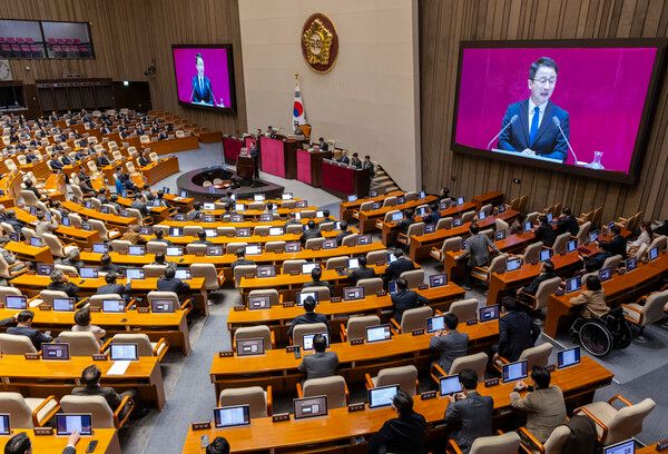 더불어민주당 한병도 원내대표가 3일 국회에서 열린 2월 임시국회 본회의에서 원내교섭단체 대표 연설을 하고 있다.