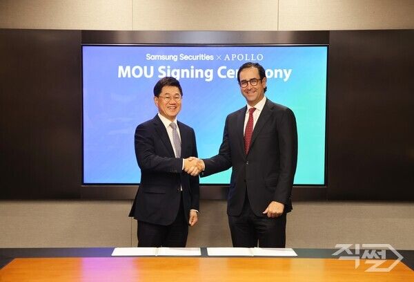 지난 2일 서울 서초구 삼성증권&nbsp;본사에서 삼성증권 박종문 사장(사진 왼쪽)과 아폴로 존 지토(John Zito) 공동대표가 참석해 전략적 업무협약을 진행했다.