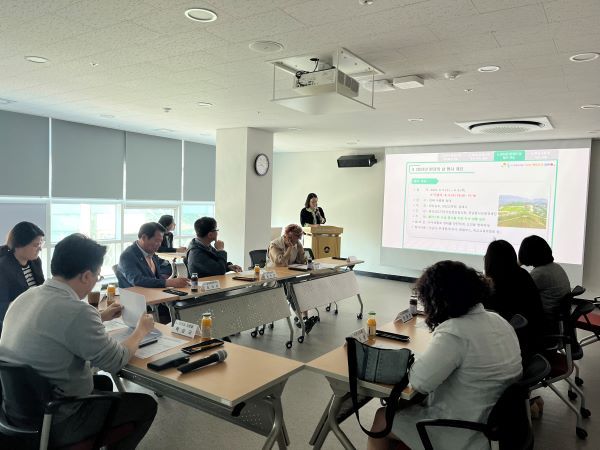 제2기 환경교육네트워크 모집 설명회 진행 모습. [김해시]