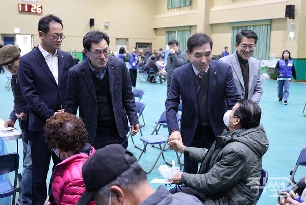 NH농협생명은 지난 2월 28일&nbsp;경기도 남양주시 심석고등학교에서 남양주시지부와 함께 올해 첫 농촌의료지원사업을 실시했다. [NH농협생명]