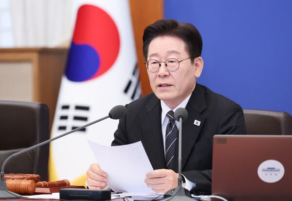 이재명 대통령이 10일 청와대에서 열린 국무회의에서 발언하고 있다.[연합뉴스]
