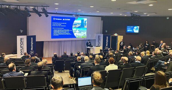 10~11일(현지시간) 핀란드 헬싱키의 비즈니스 핀란드 본사에서 개최된 ‘핀란드·스웨덴 신규 원전 건설 심포지엄’서 이한우 현대건설 대표이사가 개회사를 하고 있다. [현대건설]