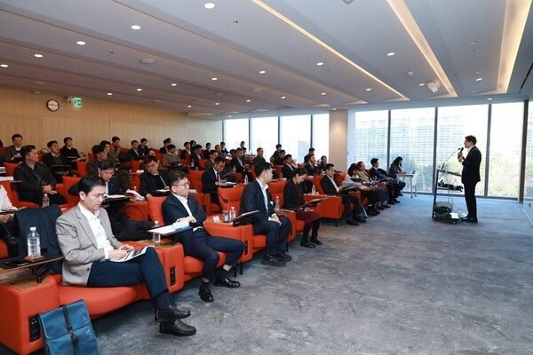 홍순옥 농협금융지주 사업전략부사장이 세미나 개최를 위해 인사말씀을 하고 있다. [농협]