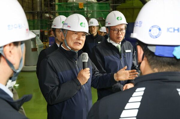 김회천 한국수력원자력 사장이 취임 첫날인 18일 고리원자력본부에서 현장경영을 펼쳤다. [한수원]