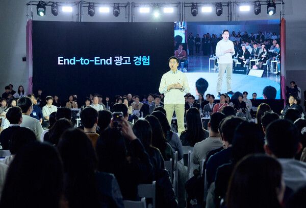 서울 동대문디자인플라자에서 열린 토스애즈 '터처블 2026' 행사에서 김형빈 토스 광고사업총괄이 발표를 하고 있다. [토스]
