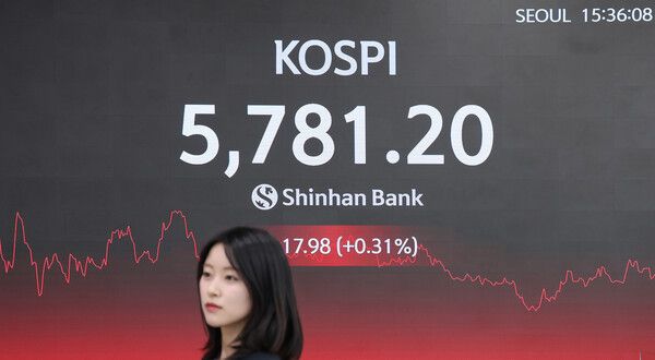 20일 서울 신한은행 본점 딜링룸 모습. [신한은행]