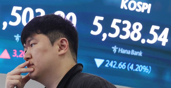 23일 서울 중구 하나은행 딜링룸 모습. [연합뉴스]