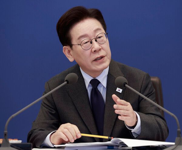 이재명 대통령이 24일 청와대에서 열린 국무회의에서 발언하고 있다. [연합뉴스]