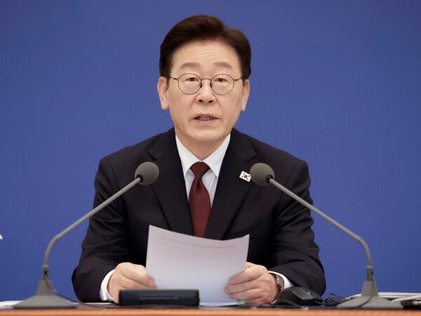 이재명 대통령이 26일 청와대에서 열린&nbsp;비상경제점검회의에서 발언하고 있다.&nbsp;[연합뉴스]