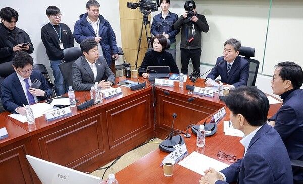 국회 외교통일위원회 여당 간사인 더불어민주당 김영배 의원이 3일 국회의원회관에서 열린 이란 사태 관련 민주당-외교부 당정간담회에 참석해 발언하고 있다. [연합뉴스]