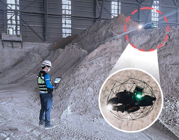 한일시멘트는 AI기술이 탑재된 산업용 드론을 도입해 재고 관리와 설비 점검 업무에 활용한다. [한일시멘트]