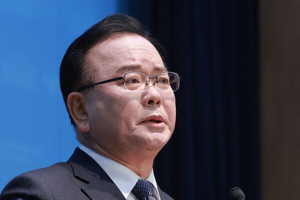 김부겸 전 국무총리가 30일 국회 소통관에서 대구시장 출마를 선언하고 있다. [연합뉴스]