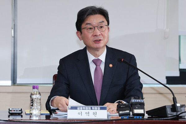이억원 금융위원장이 30일 서울 종로구 정부서울청사에서 열린 중동상황 관련 금융권 간담회에서 모두발언하고 있다. [연합뉴스]