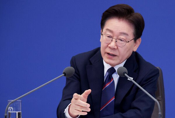 이재명 대통령이 31일 청와대에서 열린 국무회의에서 발언하고 있다. [연합뉴스]