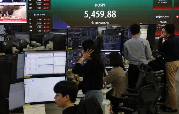 한국거래소가 4일 오전 9시 6분 2초경 코스피200선물지수가 급락하자, 프로그램 매도호가 일시효력정지(사이드카)를 발동했다. [연합뉴스]