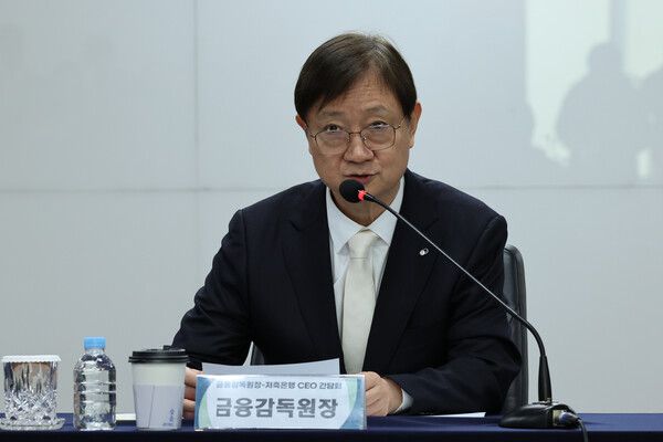 이찬진 금융감독원장이 4일 서울 마포구 저축은행중앙회에서 열린 저축은행 CEO 간담회에서 인사말을 하고 있다. [연합뉴스]