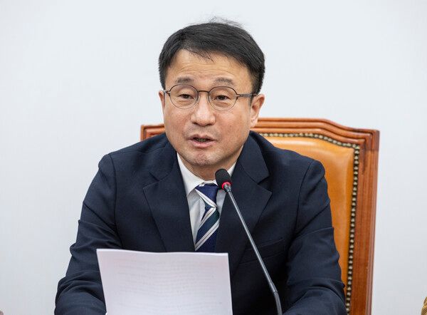 더불어민주당 한병도 원내대표가 5일 국회에서 열린 정책조정회의에서 현안 관련 발언하고 있다. [연합뉴스]