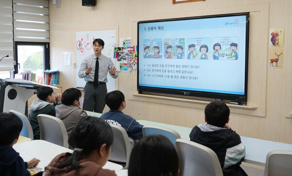지난 8일 충남 서천시 서면초등학교에서 열린 ‘1사1교 금융교육’ 모습. [Sh수협은행]