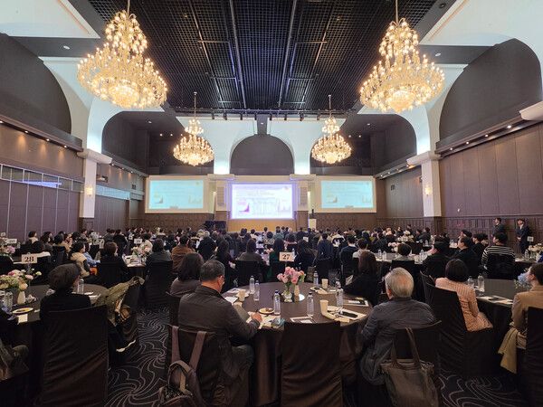 지난 6일 우수 고객을 대상으로 열린 ‘신한 Premier 특화 세미나’ 현장. [신한투자증권]