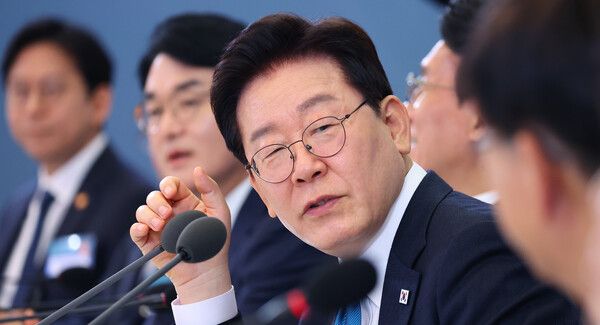 이재명 대통령이 15일 청와대에서 열린 규제합리화위원회 제1차 전체회의에서 발언하고 있다. [연합뉴스]