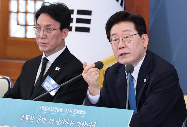 이재명 대통령이 15일 청와대에서&nbsp;규제합리화위원회 제1차 전체회의를 주재하고 있다. [연합뉴스]