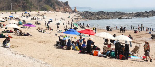 19일 인천 중구 선녀바위 해수욕장 모습. [연합뉴스]