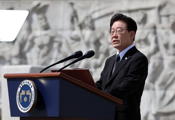 이재명&nbsp;대통령이 19일 서울 강북구 국립 4·19민주묘지에서 열린 4·19혁명 기념식에서 기념사를 하고 있다. [연합뉴스]