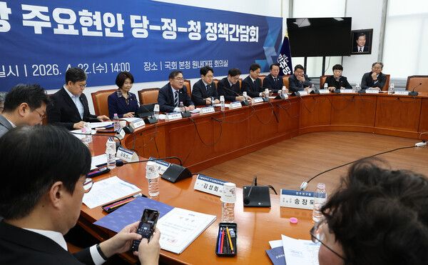 더불어민주당 김태년 국가균형성장특별위원회 위원장이 22일 국회에서 열린 균형성장 주요 현안 당·정·청 정책간담회에서 개회사를 하고 있다. [연합뉴스]