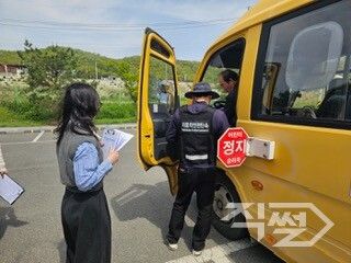 어린이통학버스 안전점검 진행 모습. [의성교육지원청]