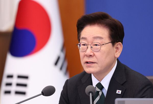 이재명 대통령이 28일 청와대에서 열린 국무회의 겸 비상경제점검회의에서 발언하고 있다. [연합뉴스]