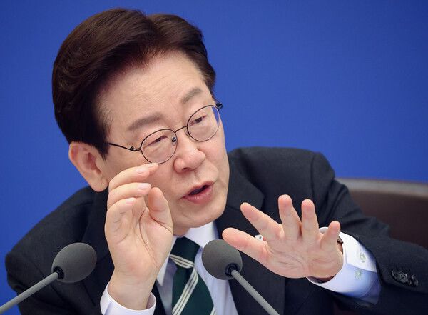 이재명 대통령이 28일 청와대에서 열린 국무회의 겸 비상경제점검회의에서 발언하고 있다. [연합뉴스]