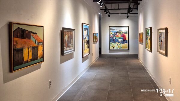 BNK부산은행은 7일 부산 신창동에 위치한 ‘BNK부산은행갤러리’에서 예술의 새로운 지평을 여는 전시를 개최한다. [BNK부산은행]