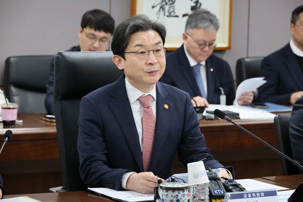 이억원 금융위원장이 7일 서울 종로구 정부서울청사에서 열린 중동상황 피해업종 관련 산업-금융권 간담회에서 발언하고 있다. [연합뉴스]