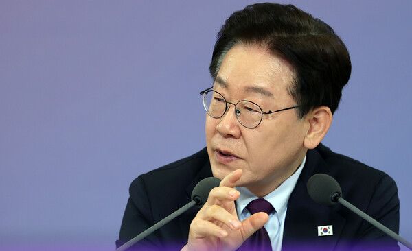 이재명 대통령이 9일 청와대에서 열린 국민경제자문회의 제1차 전체 회의에서 발언하고 있다. [연합뉴스]