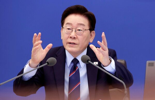 이재명 대통령이 12일 청와대에서 열린 국무회의 겸 비상경제점검회의에서 발언하고 있다. [연합뉴스]