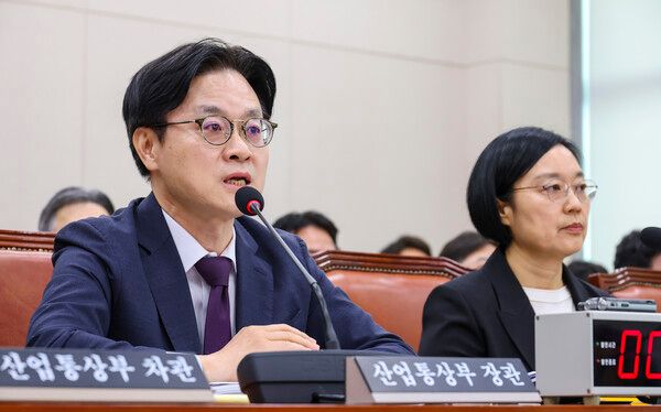 정관 산업통상부 장관이 19일 국회에서 산업통상자원중소벤처기업위원회 전체 회의에 출석해 삼성전자 파업과 관련한 의원 질의에 답하고 있다. [연합뉴스]