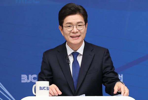 더불어민주당 정원오 서울시장 후보가 19일 서울 양천구 목동 방송회관에서 열린 방송기자클럽 초청 토론회에 참석해 있다. [연합뉴스]