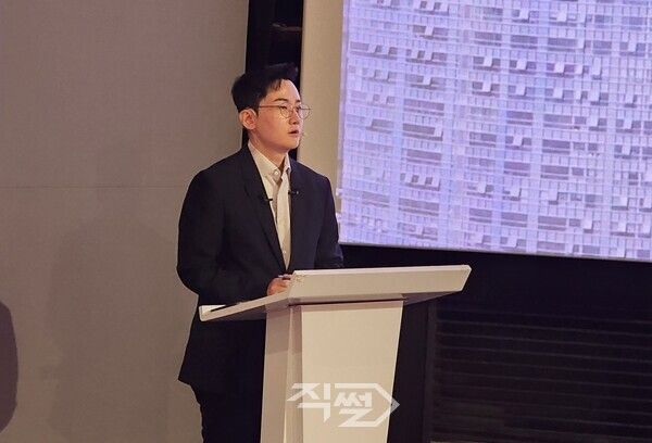 정이한 개혁신당 부산시장 후보가 부산 연제구 아시아드CGV에서 열린 비전발표회에서 부산 미래 전략을 발표하고 있다. [박정우 기자]