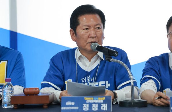 더불어민주당 정청래 총괄상임선거대책위원장이 22일 민주당 이장섭 충북 청주시장 후보 선거사무소에서 열린 현장 중앙선대위 회의에서 발언하고 있다. [연합뉴스]