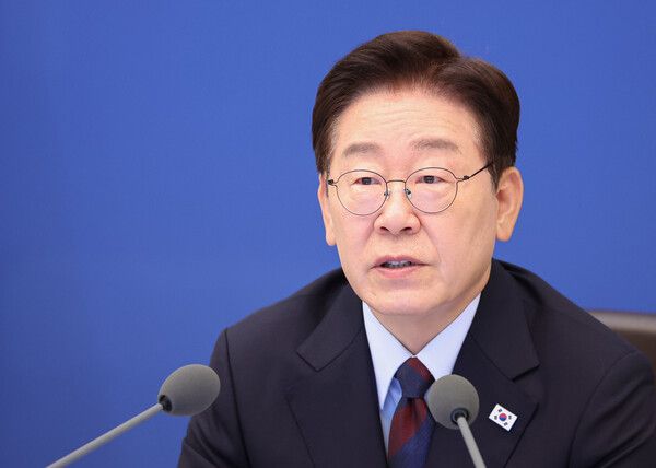 이재명 대통령이 26일 청와대에서 열린 국무회의 겸 비상경제점검회의에서 발언하고 있다. [연합뉴스]