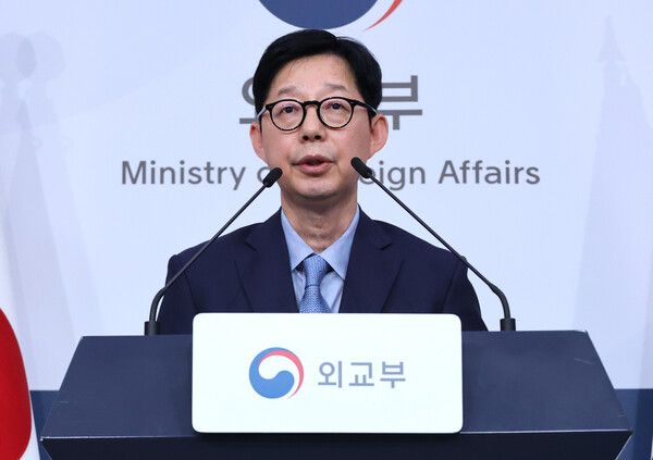 박윤주 외교부 1차관이 호르무즈 해협에서 피격된 한국 선박 HMM 나무호 조사결과 브리핑을 하고 있다. [연합뉴스]