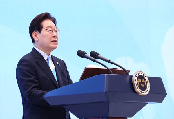 이재명 대통령이 지난 1일 청와대 영빈관에서 열린 노동절 기념식에서 기념사하고 있다. [연합뉴스]