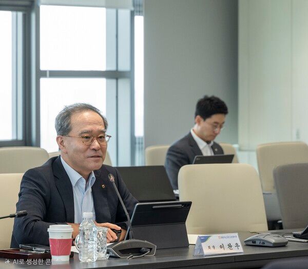 NH농협금융은 지난달 29일, 서울 중구 소재 NH농협금융지주 본사에서 제2차 ‘원펌 협의체’를 개최했다. 이찬우 농협금융지주 회장이 당부 사항을 전달하고 있다. [NH농협금융]